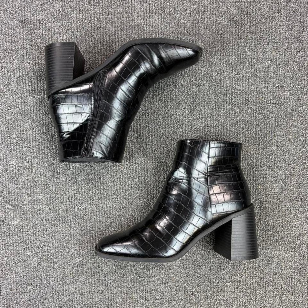Women's Black Croc Embossed Side Zip Square Toe Heel Ankle Campus Boots size 8